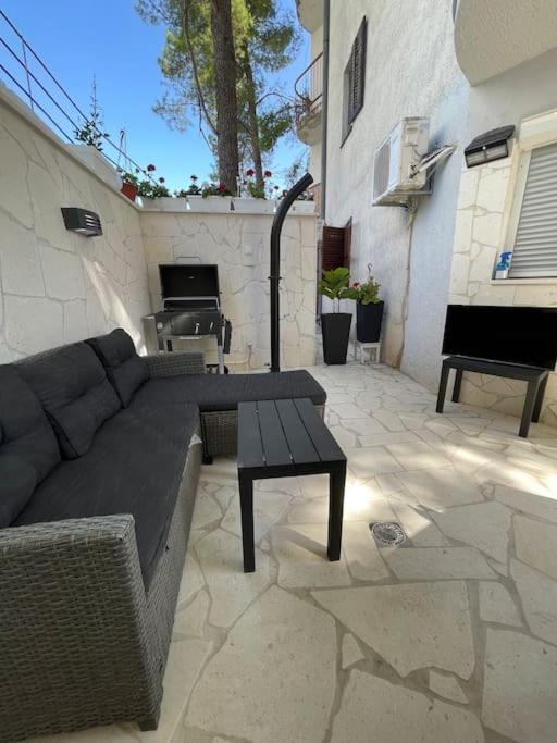 Seaesta Holiday- Modern Studio Apartment Trogir Exterior photo